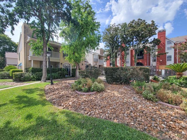 2220 Bering Drive 12, Houston, TX 77057