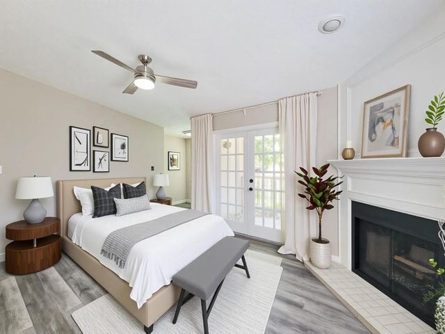 2220 Bering Drive 12, Houston, TX 77057