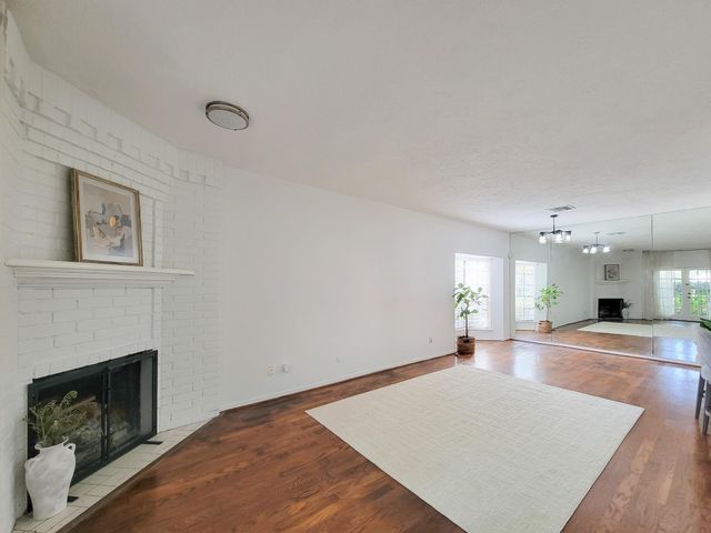 2220 Bering Drive 12, Houston, TX 77057