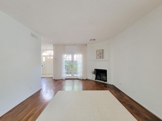 2220 Bering Drive 12, Houston, TX 77057