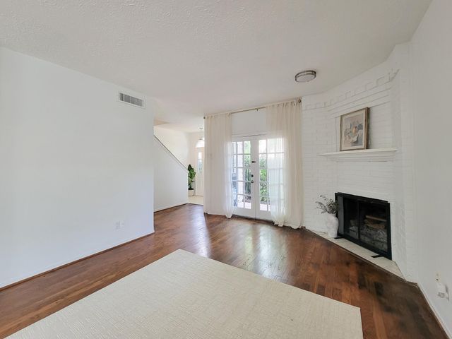 2220 Bering Drive 12, Houston, TX 77057