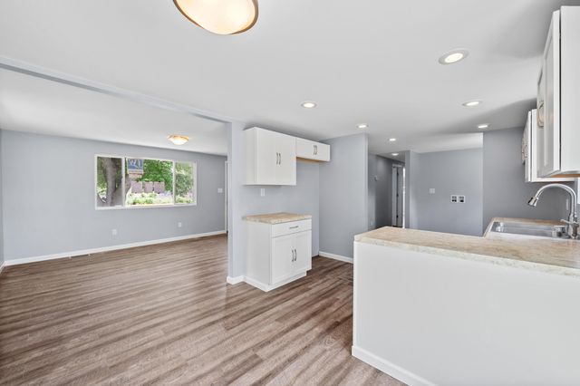 71 Lincoln Avenue, Hobart, IN 46342