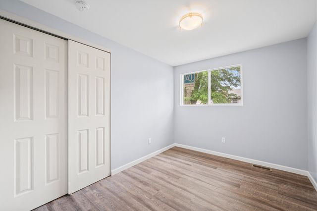 71 Lincoln Avenue, Hobart, IN 46342