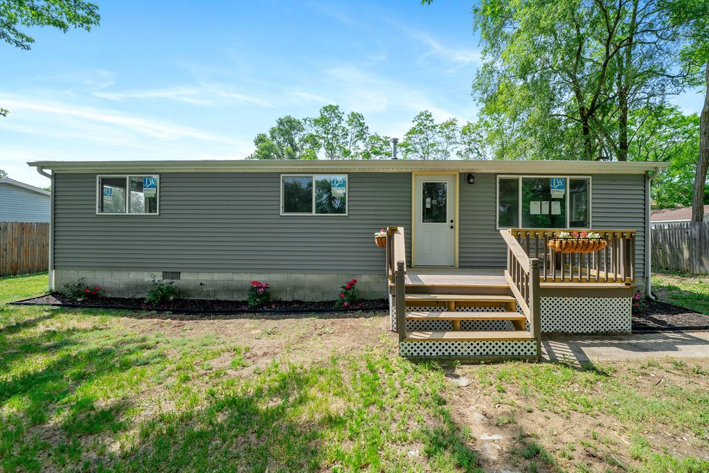 71 Lincoln Avenue, Hobart, IN 46342