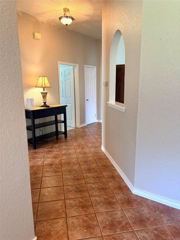 3230 W Meadow Lane, Dickinson, TX 77539