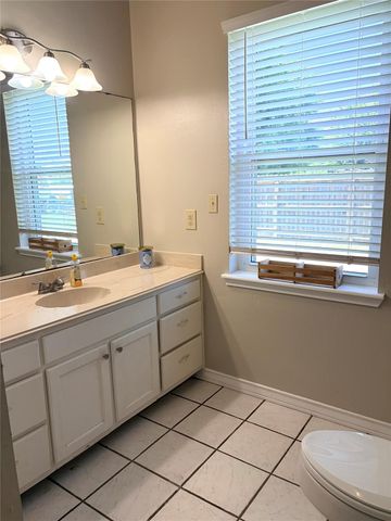 3230 W Meadow Lane, Dickinson, TX 77539