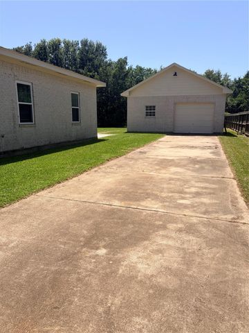 3230 W Meadow Lane, Dickinson, TX 77539