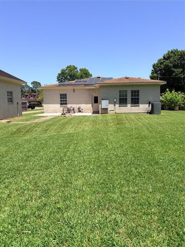3230 W Meadow Lane, Dickinson, TX 77539