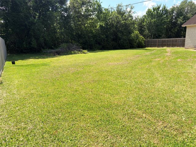 3230 W Meadow Lane, Dickinson, TX 77539