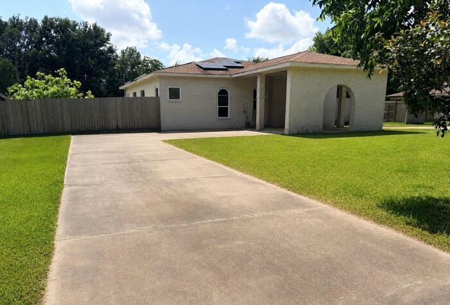 3230 W Meadow Lane, Dickinson, TX 77539