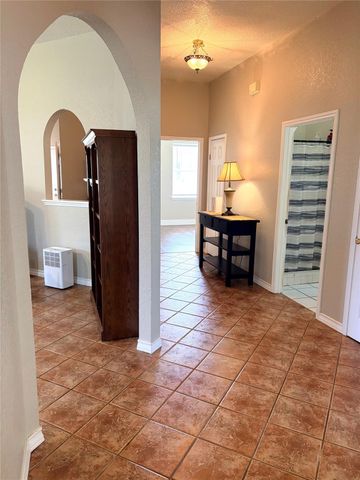 3230 W Meadow Lane, Dickinson, TX 77539
