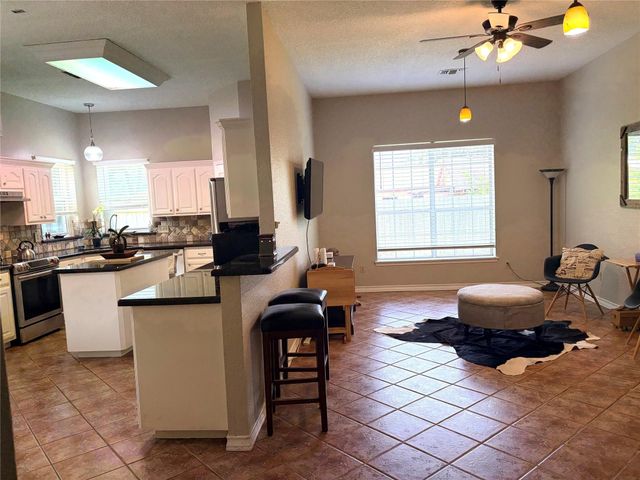 3230 W Meadow Lane, Dickinson, TX 77539
