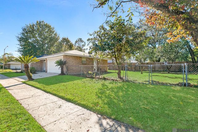 1532 Outrigger Dr, Baton Rouge, LA 70816