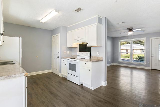 1532 Outrigger Dr, Baton Rouge, LA 70816