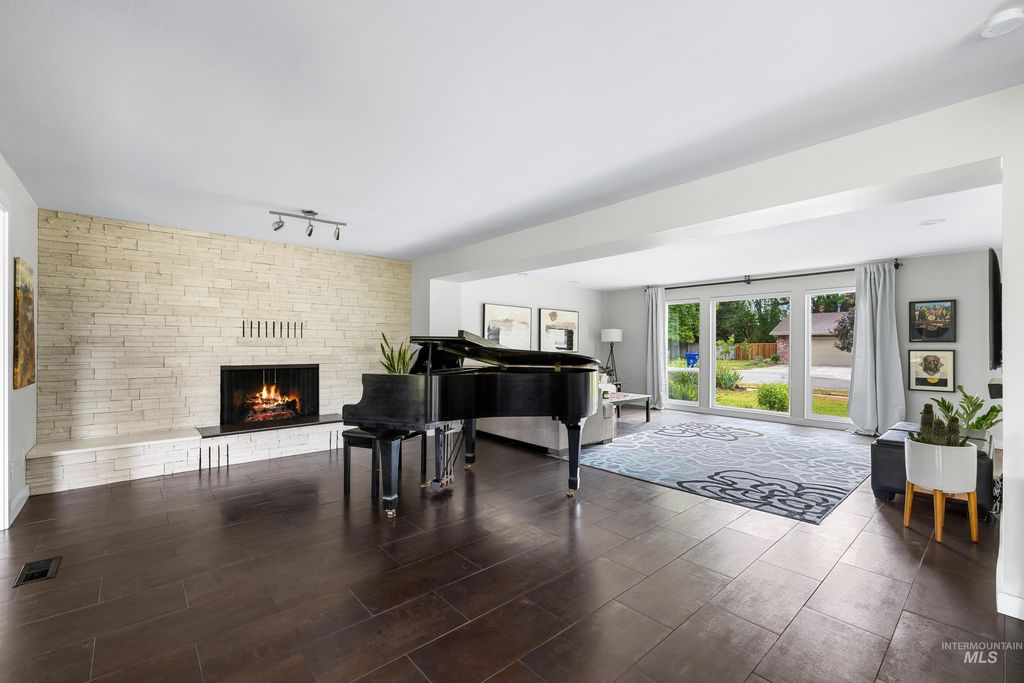 723 N Spyglass Way, Eagle, ID 83616