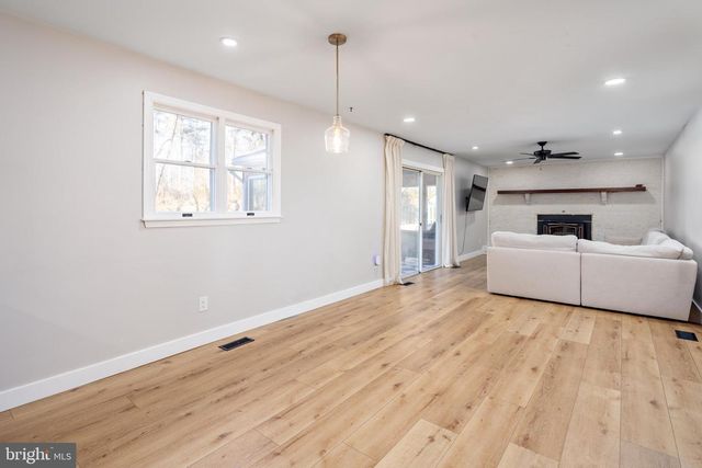 13722 BARBERRY WAY, Sykesville, MD 21784