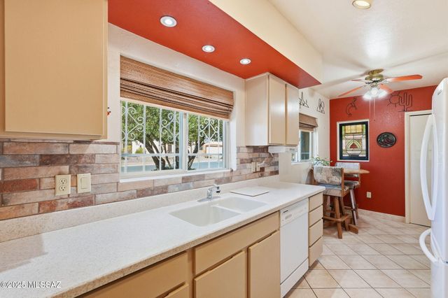 1985 S San Vincent Drive, Green Valley, AZ 85614