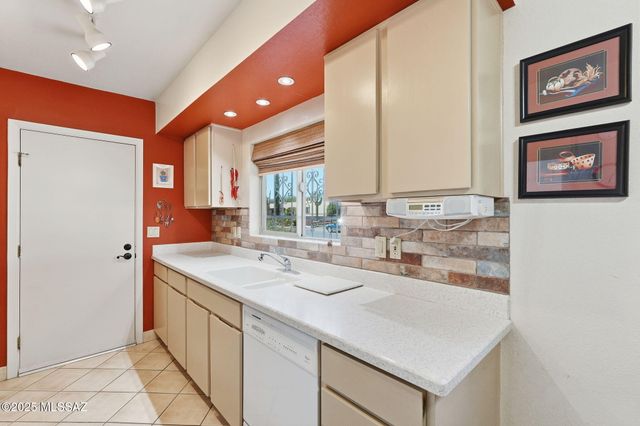 1985 S San Vincent Drive, Green Valley, AZ 85614