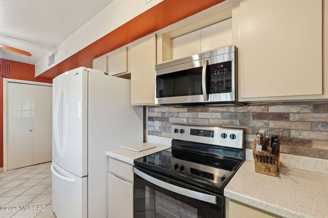 1985 S San Vincent Drive, Green Valley, AZ 85614