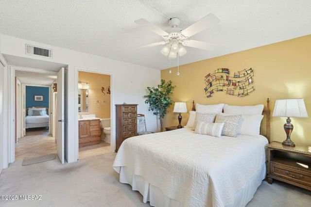 1985 S San Vincent Drive, Green Valley, AZ 85614