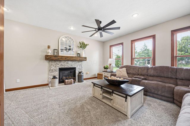 2643 Sandhurst Drive, Lewis Center, OH 43035
