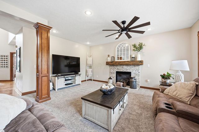 2643 Sandhurst Drive, Lewis Center, OH 43035