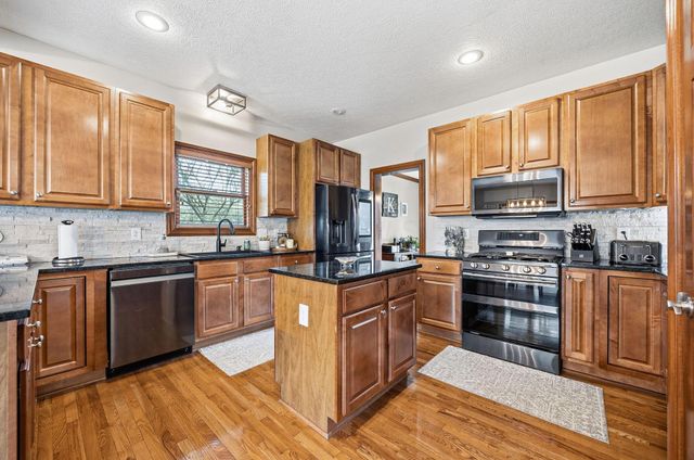 2643 Sandhurst Drive, Lewis Center, OH 43035