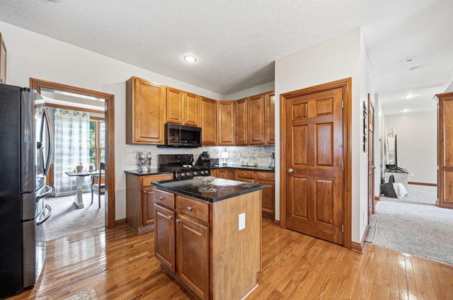 2643 Sandhurst Drive, Lewis Center, OH 43035
