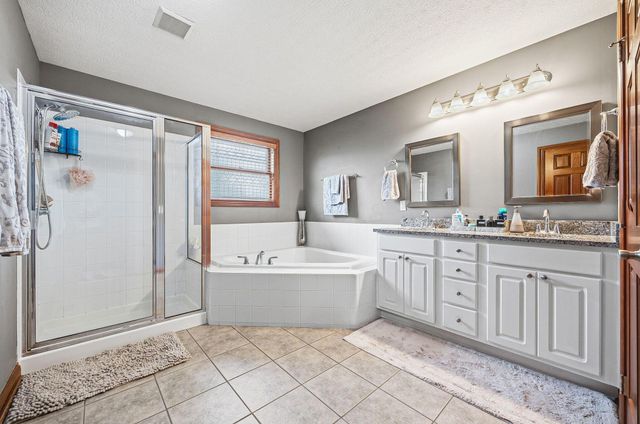 2643 Sandhurst Drive, Lewis Center, OH 43035