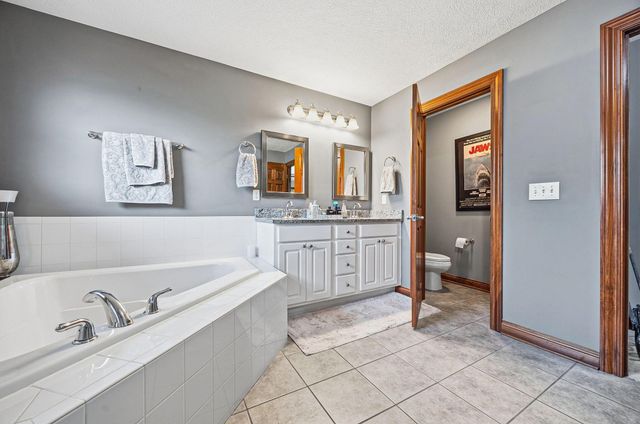 2643 Sandhurst Drive, Lewis Center, OH 43035