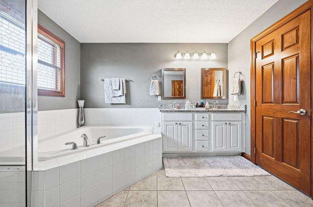 2643 Sandhurst Drive, Lewis Center, OH 43035