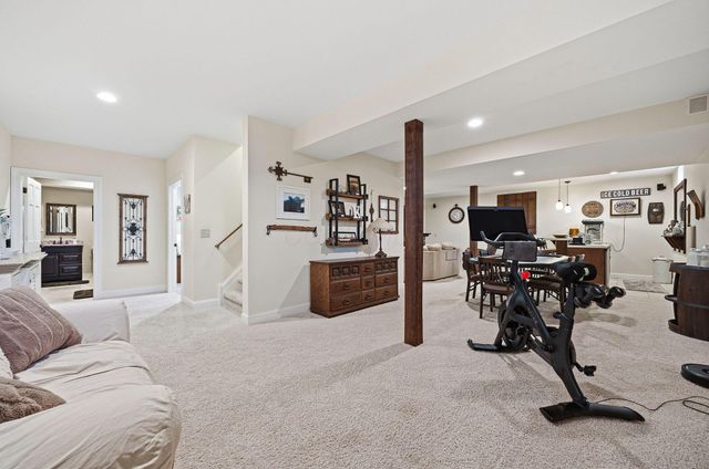 2643 Sandhurst Drive, Lewis Center, OH 43035