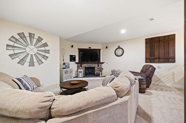 2643 Sandhurst Drive, Lewis Center, OH 43035
