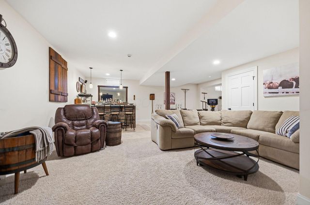 2643 Sandhurst Drive, Lewis Center, OH 43035