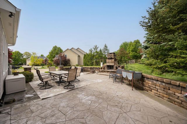 2643 Sandhurst Drive, Lewis Center, OH 43035