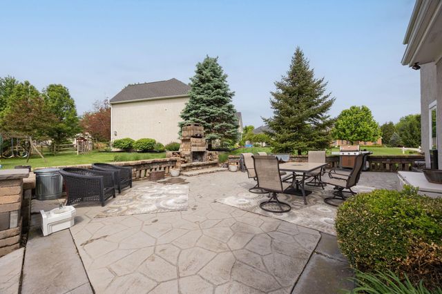 2643 Sandhurst Drive, Lewis Center, OH 43035