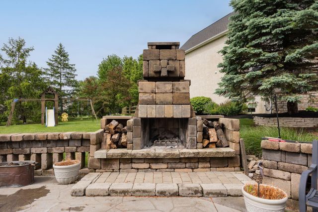 2643 Sandhurst Drive, Lewis Center, OH 43035