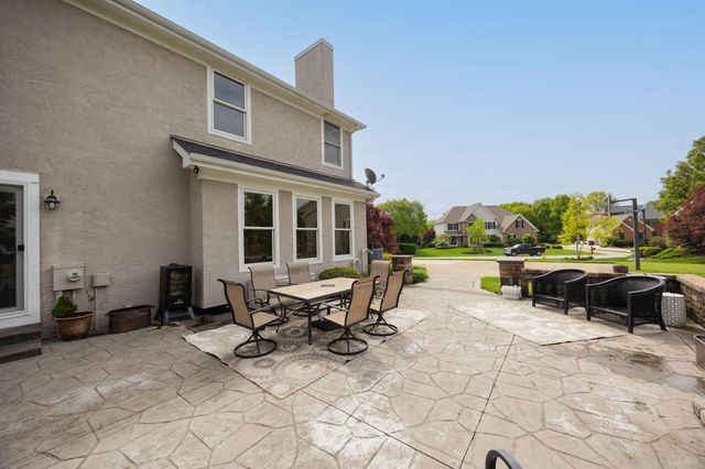 2643 Sandhurst Drive, Lewis Center, OH 43035