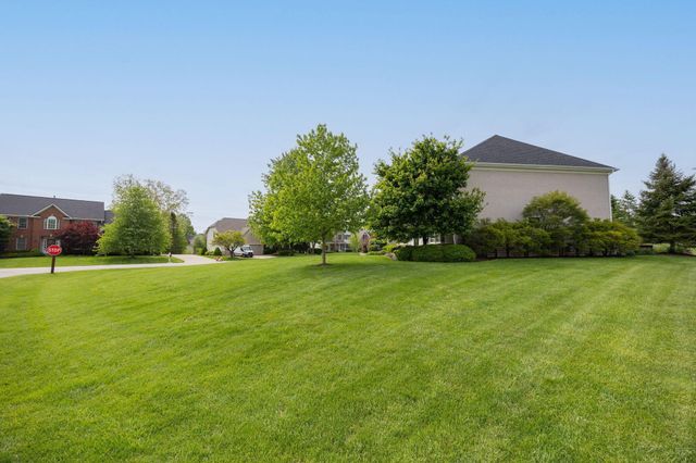 2643 Sandhurst Drive, Lewis Center, OH 43035