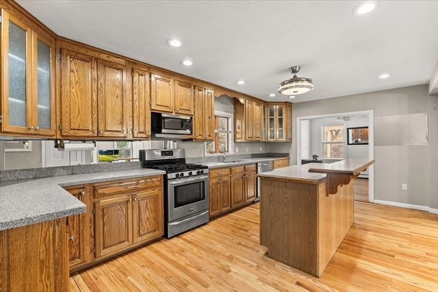 53 Woodlawn St, Taunton, MA 02718