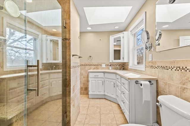 53 Woodlawn St, Taunton, MA 02718