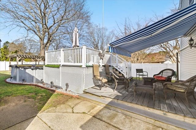 53 Woodlawn St, Taunton, MA 02718