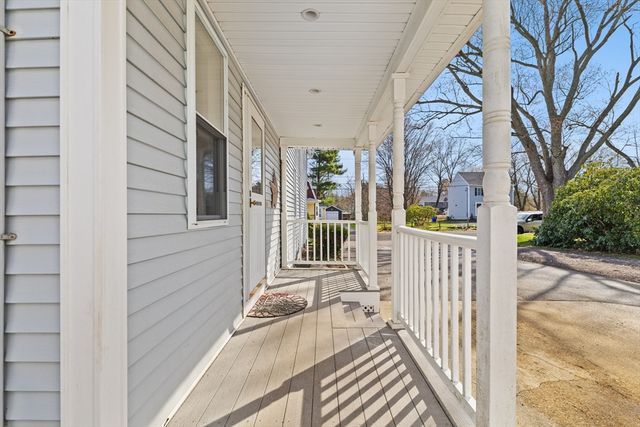53 Woodlawn St, Taunton, MA 02718