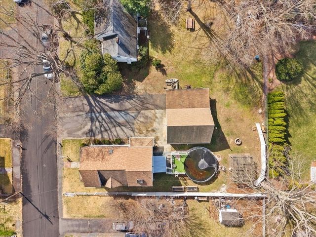 53 Woodlawn St, Taunton, MA 02718