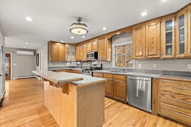 53 Woodlawn St, Taunton, MA 02718