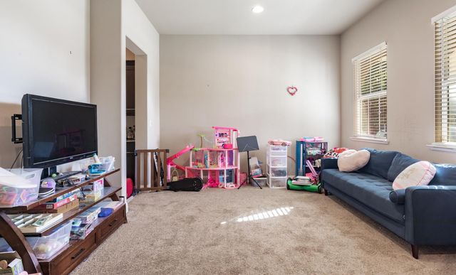 3299 Poe, Clovis, CA 93619