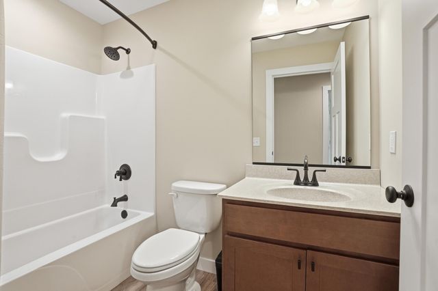 821 9th Street SW 9a, Demotte, IN 46310