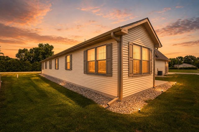 821 9th Street SW 9a, Demotte, IN 46310