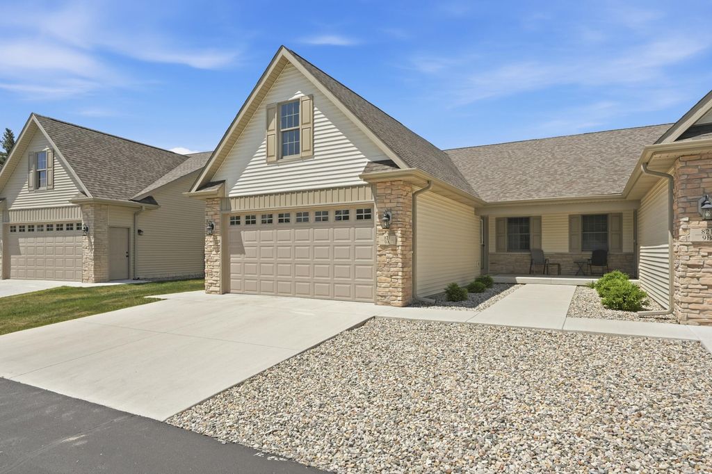 821 9th Street SW 9a, Demotte, IN 46310