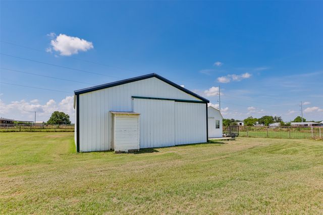 123 County Road 123, Gainesville, TX 76240